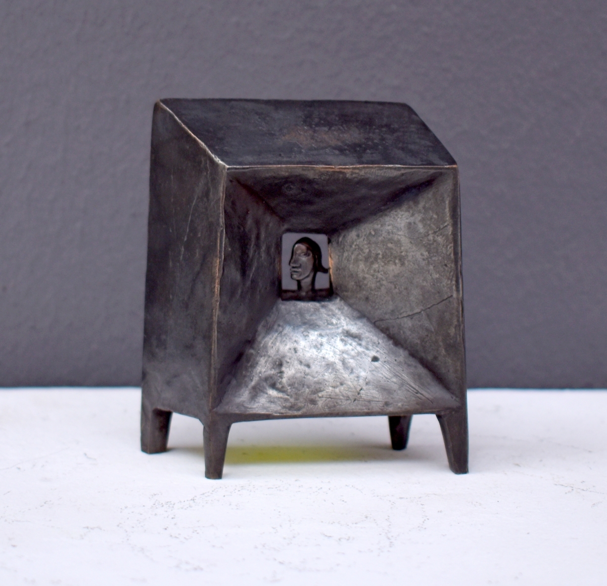 Window, 2021, bronze, h7,8cm