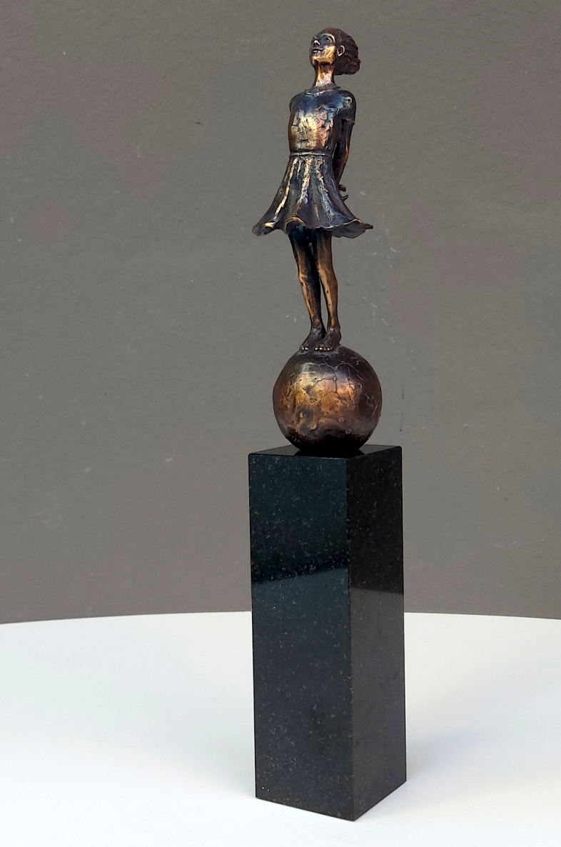 The Little Princess, 2016, bronze, granite, h 32,5x6x6 cm, 11/14