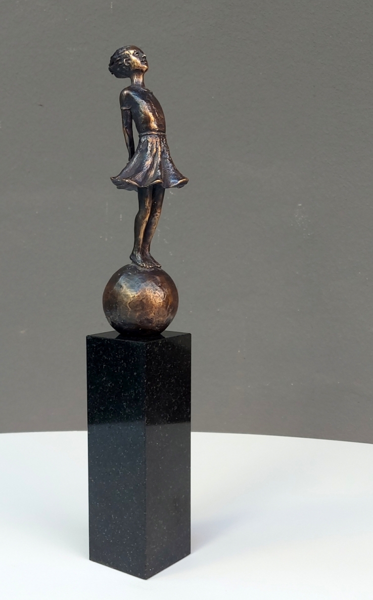 The Little Princess, 2016, bronze, granite, h 32,5x6x6 cm, 11/14