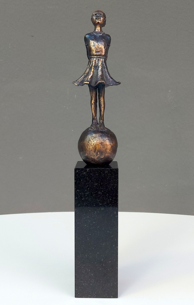 The Little Princess, 2016, bronze, granite, h 32,5x6x6 cm, 11/14