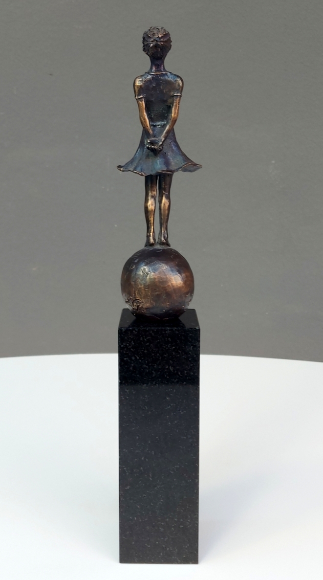 The Little Princess, 2016, bronze, granite, h 32,5x6x6 cm, 11/14