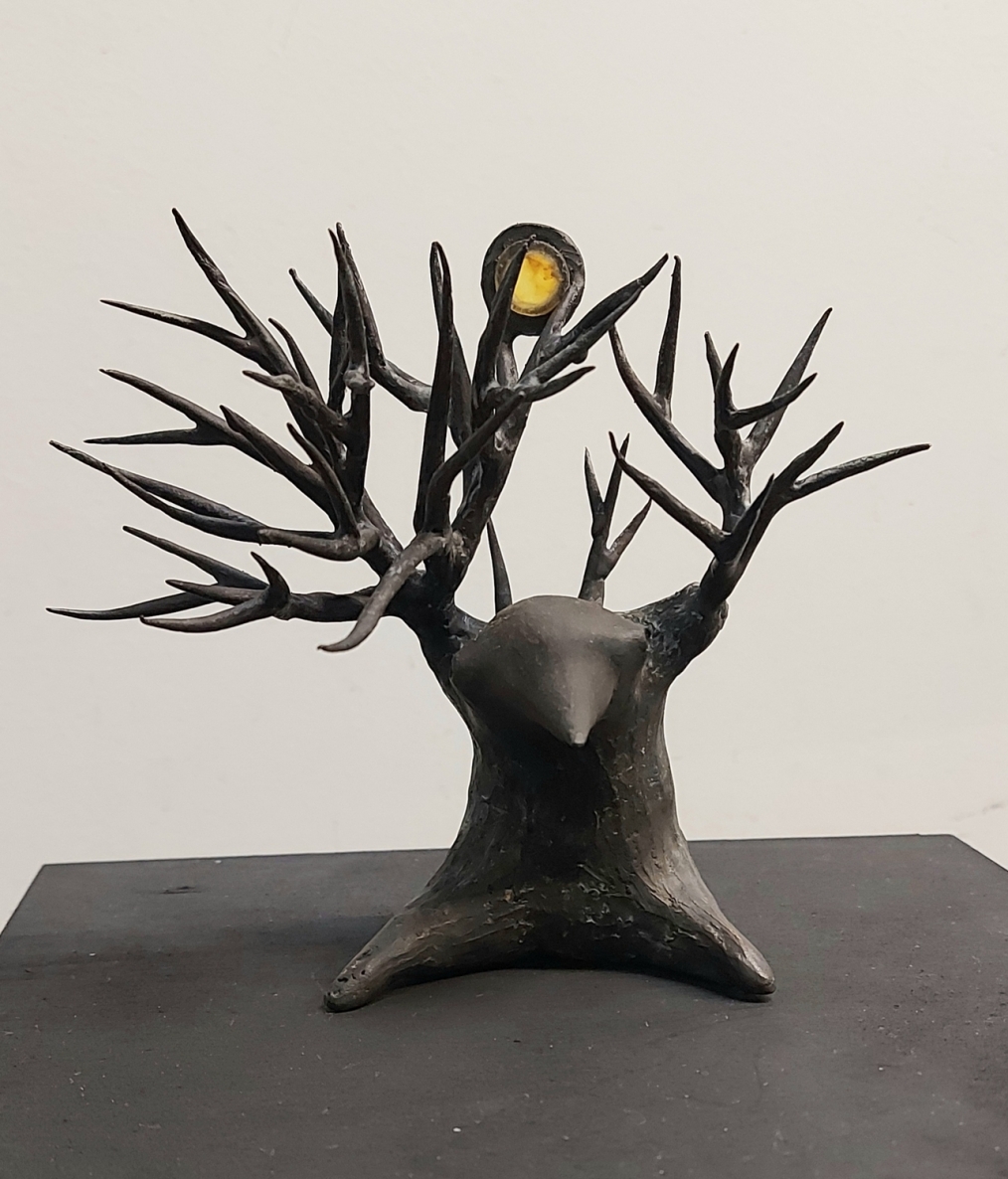 Švytinti , 2023, bronza, gintaras, h 8,5x13x10 cm, 1/1