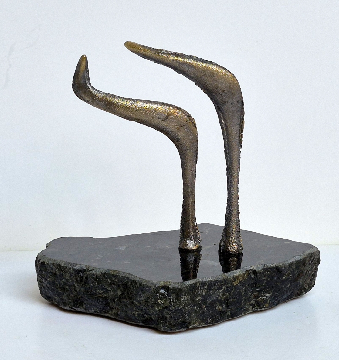 Pokalbis, 2026, bronza, granitas, h 16,5x17,5x13 cm, 1/1