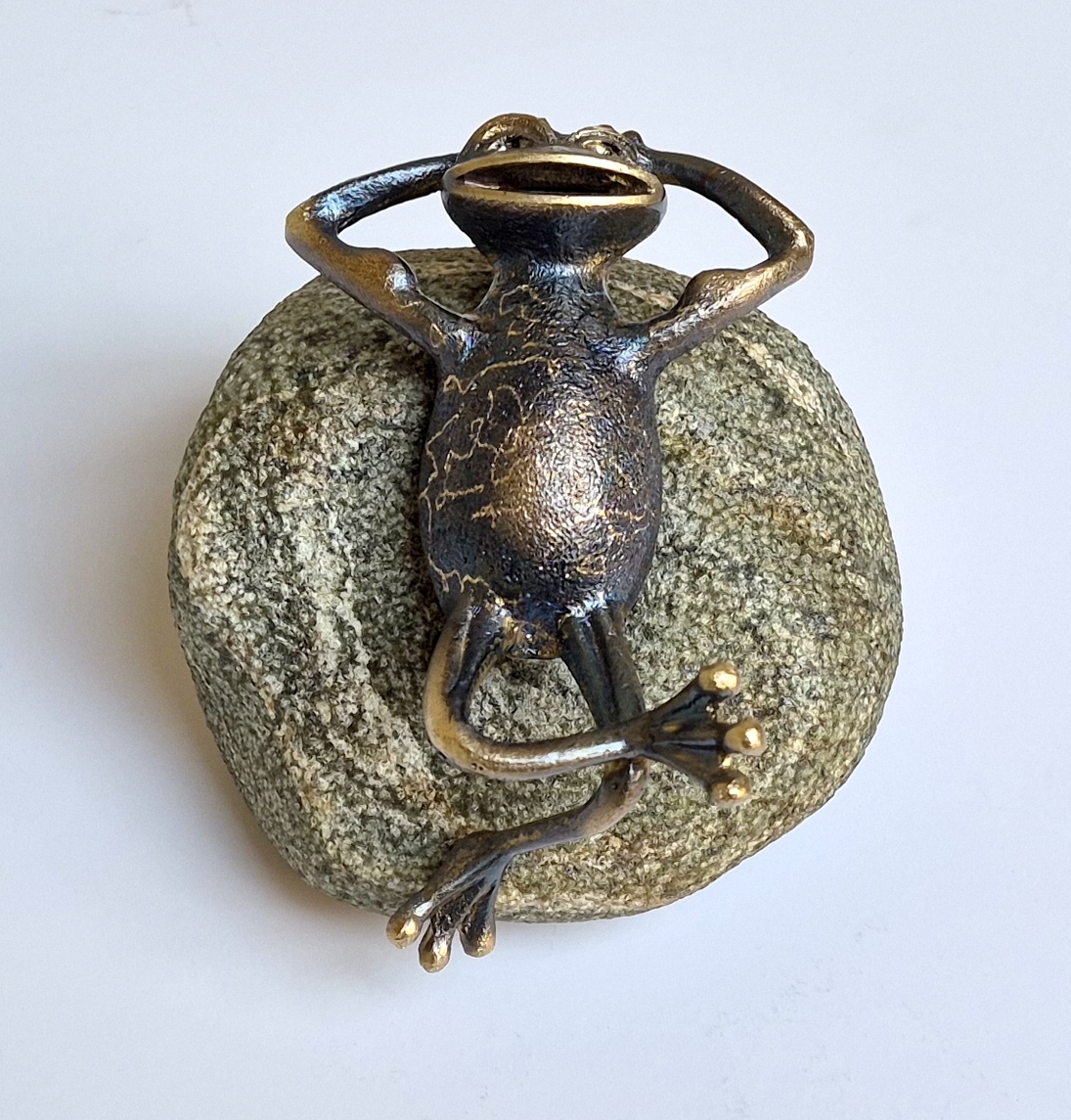 Relax, 2025, brass, stone, h 9,5x12x10 cm, 1/1
