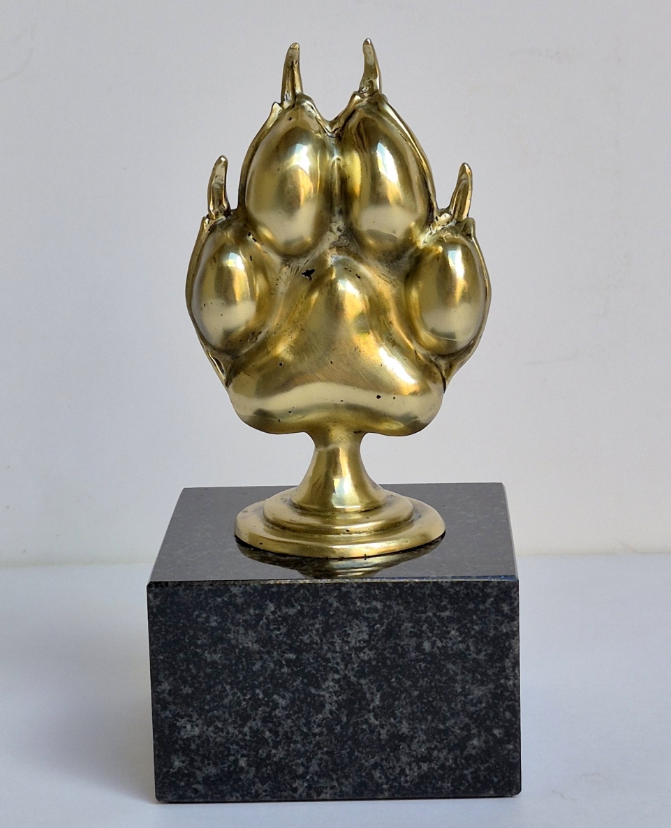 Visada kartu, 2025, bronza, granitas, h 16,5x8x8 cm, 2/10