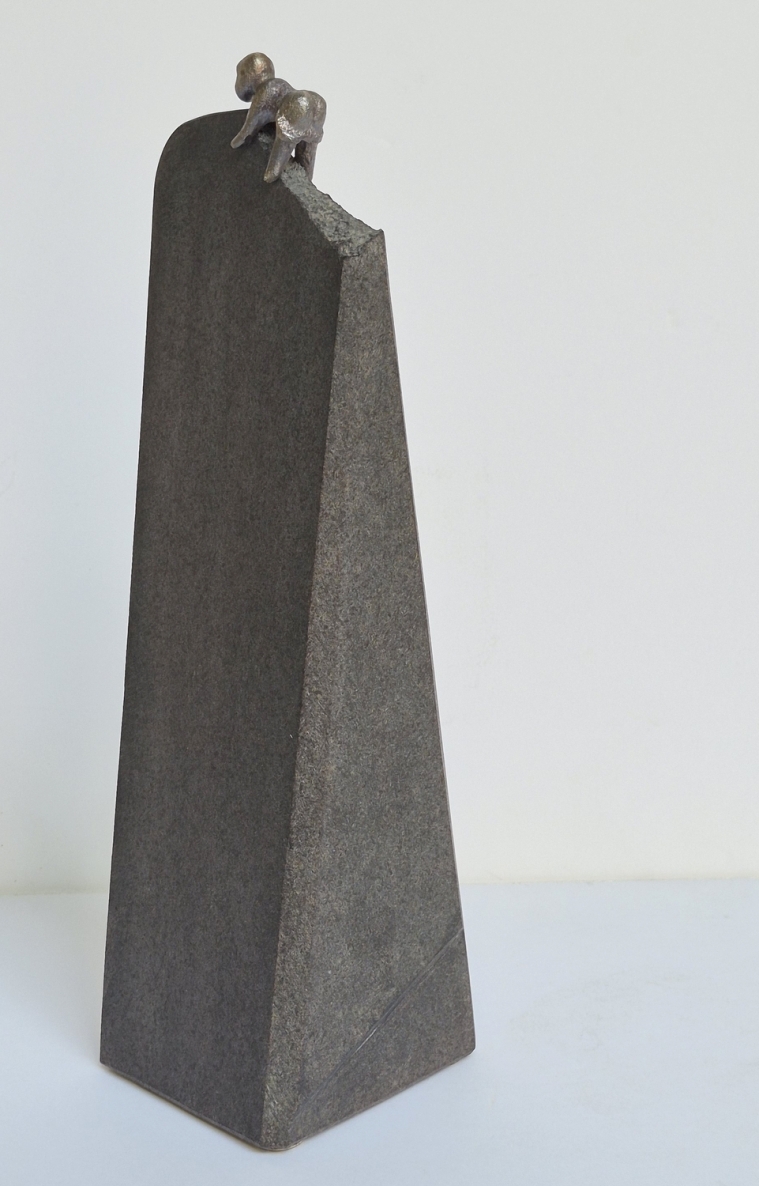 Visiška laisvė, 2026, žalvaris, granitas, h 30,5x9x9 cm, 1/1