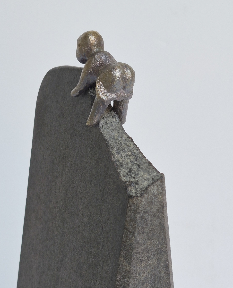 Visiška laisvė, 2026, žalvaris, granitas, h 30,5x9x9 cm, 1/1