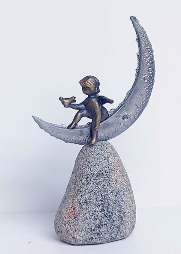 Angelas, 2025, žalvaris, aliuminis, akmuo, h 31x18x9 cm, 1/1