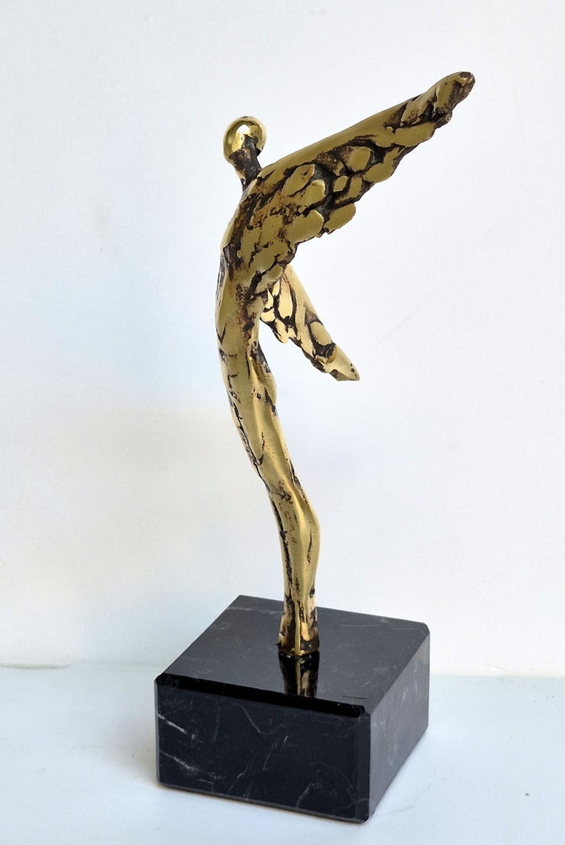 Guardian Angel, 2021, bronze, h 25x14x12 cm, 2/10
