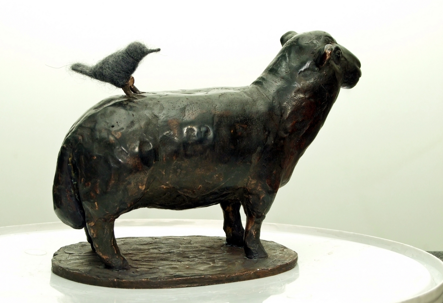 Avis su paukščiu, 2014, bronza, veltinis, h 120 mm