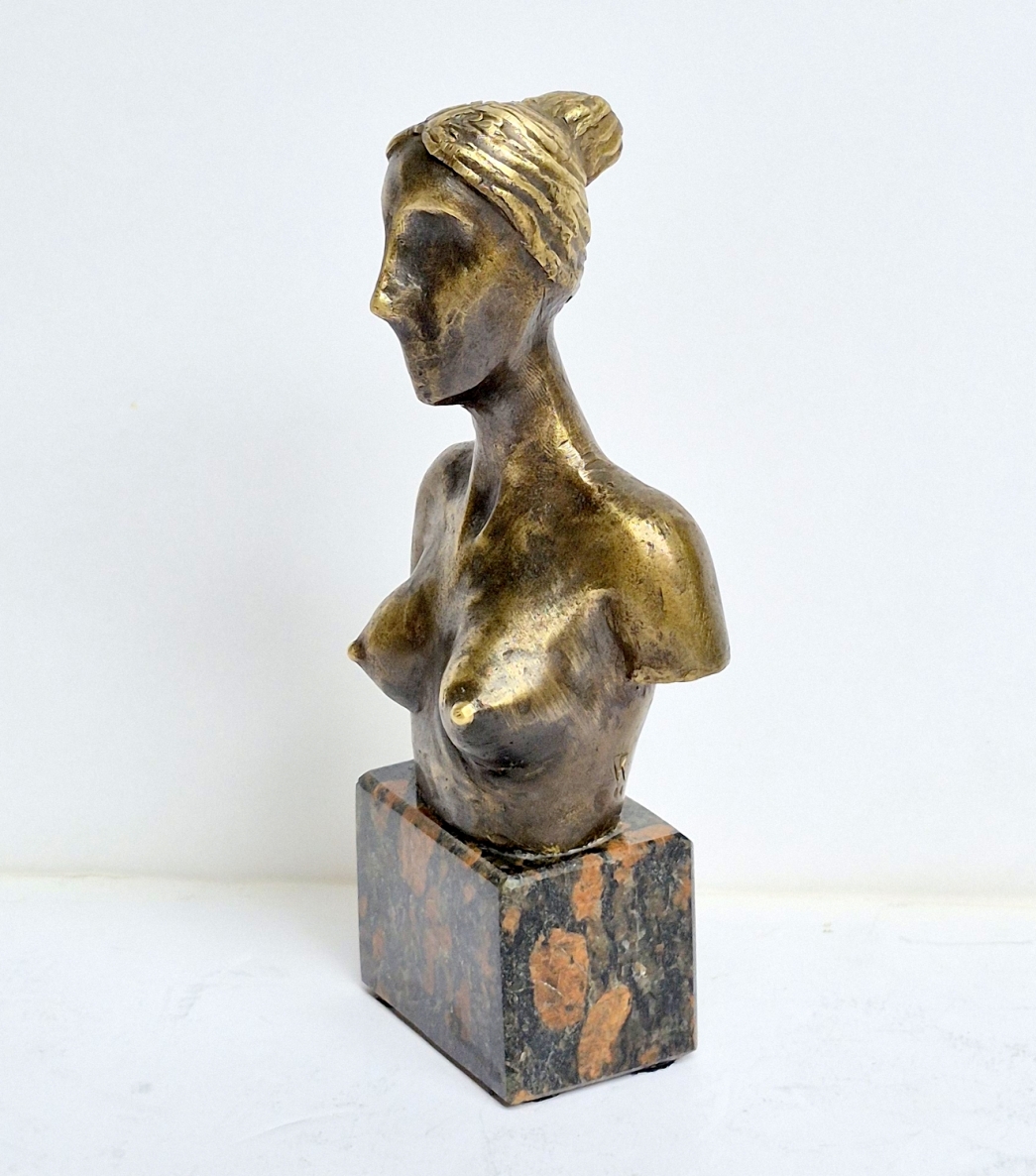Biustas II, 2004, bronza, granitas, h 20x9x5,5 cm, 2/10  