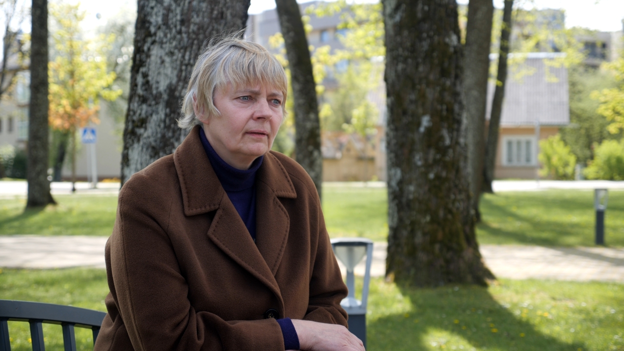 Sesuo Asta Uždavinytė. Interviu stop kadras. Filmavo Rolandas Karalius.