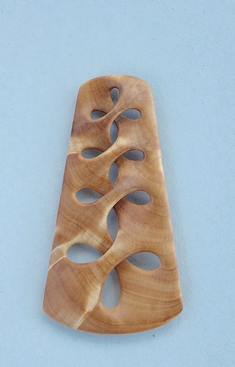 Dekoratyvinis objektas-papuošalas Verpstė, beržo gumbas, 11x6x1,2 cm, 1/1