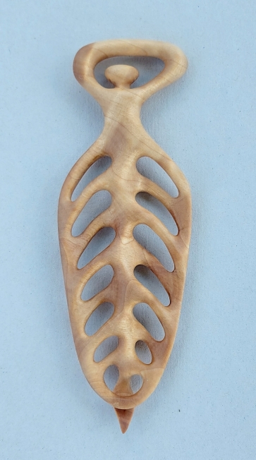 Dekoratyvinis objektas-papuošalas Apkabinti, beržo gumbas, 14x7,5x1,2 cm, 1/1