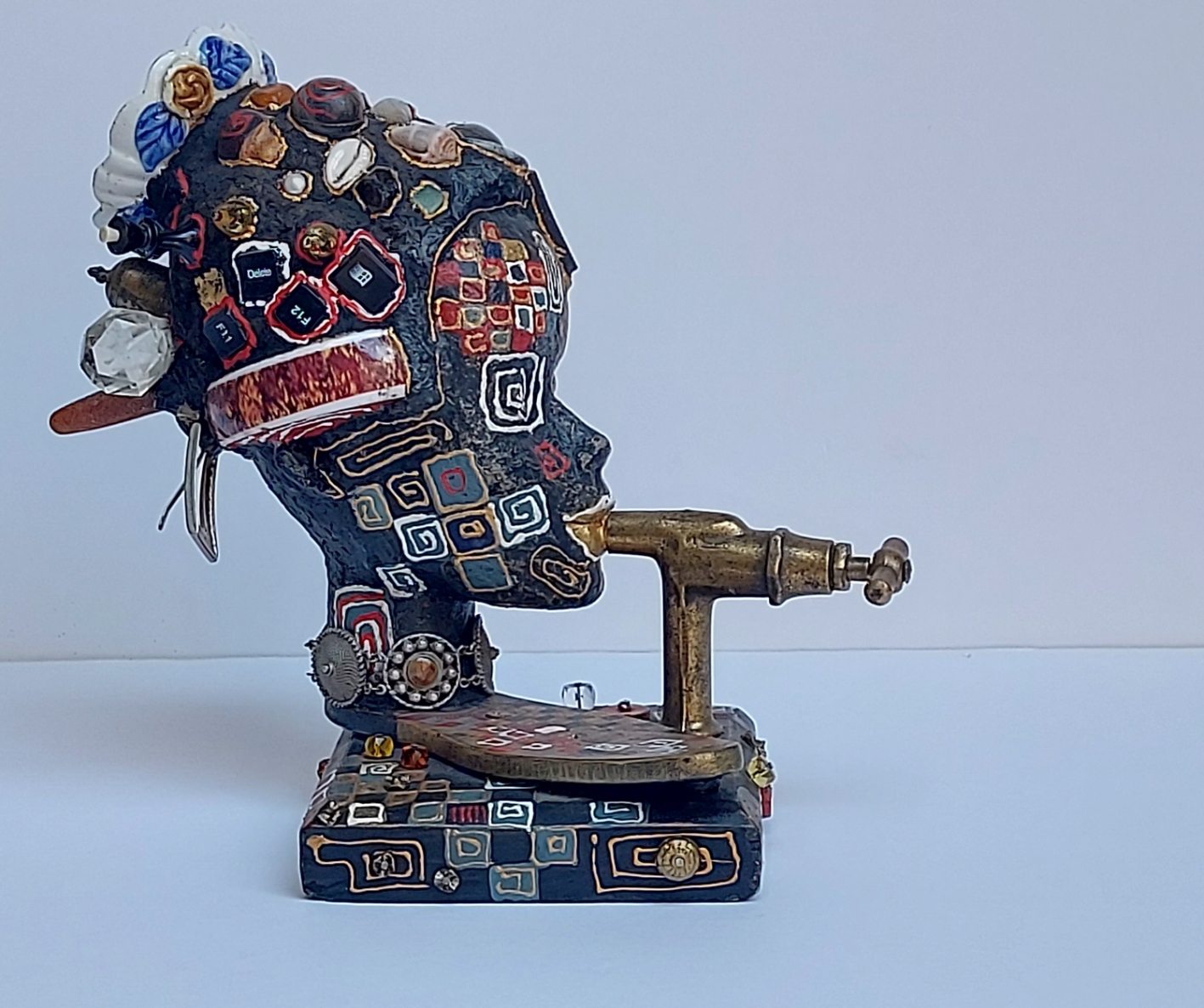 Troškulys, 2010, mišri technika, 28x28,8x20 cm, 1/1