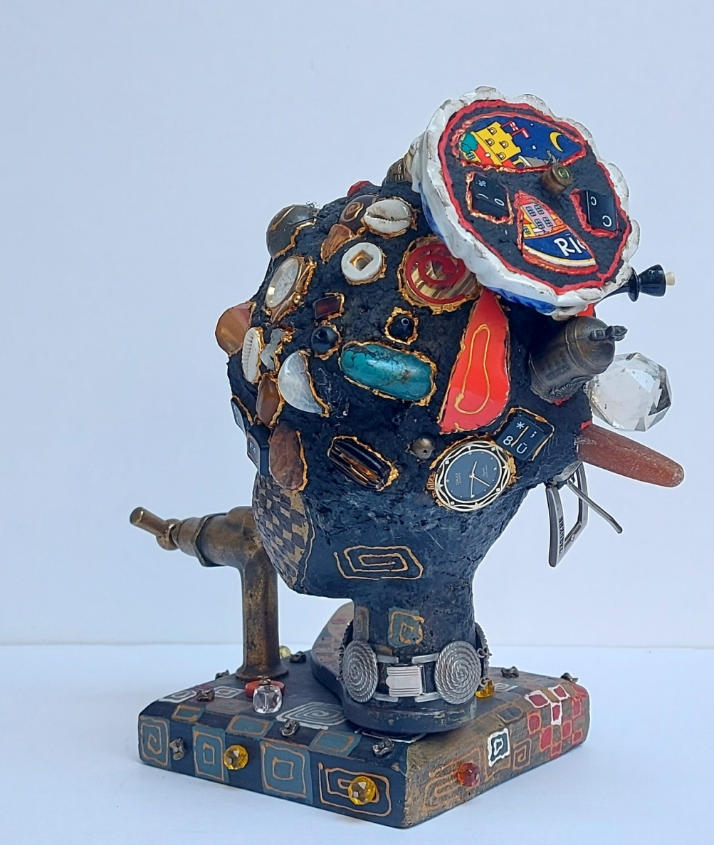 Troškulys, 2010, mišri technika, 28x28,8x20 cm, 1/1