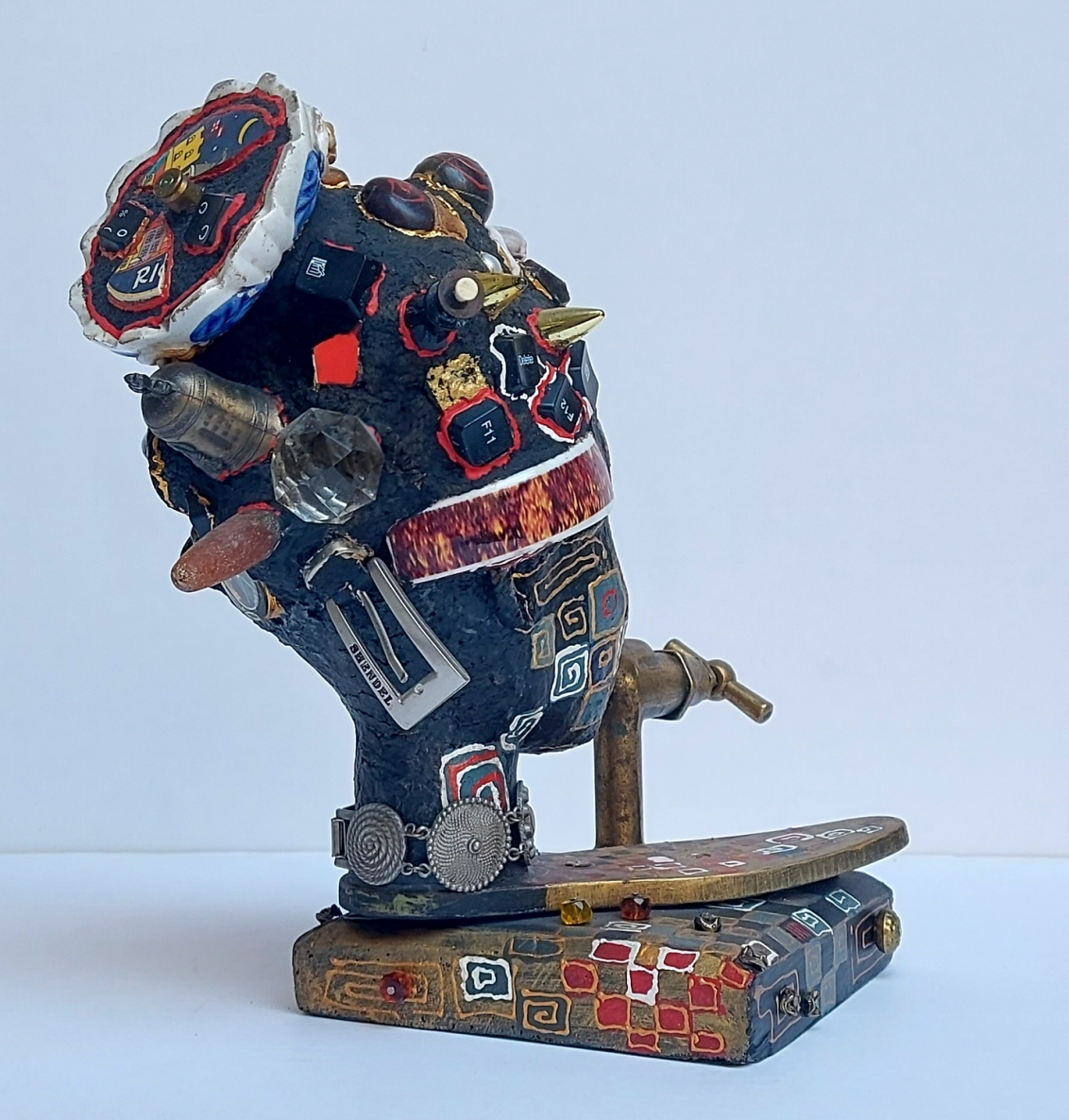 Troškulys, 2010, mišri technika, 28x28,8x20 cm, 1/1