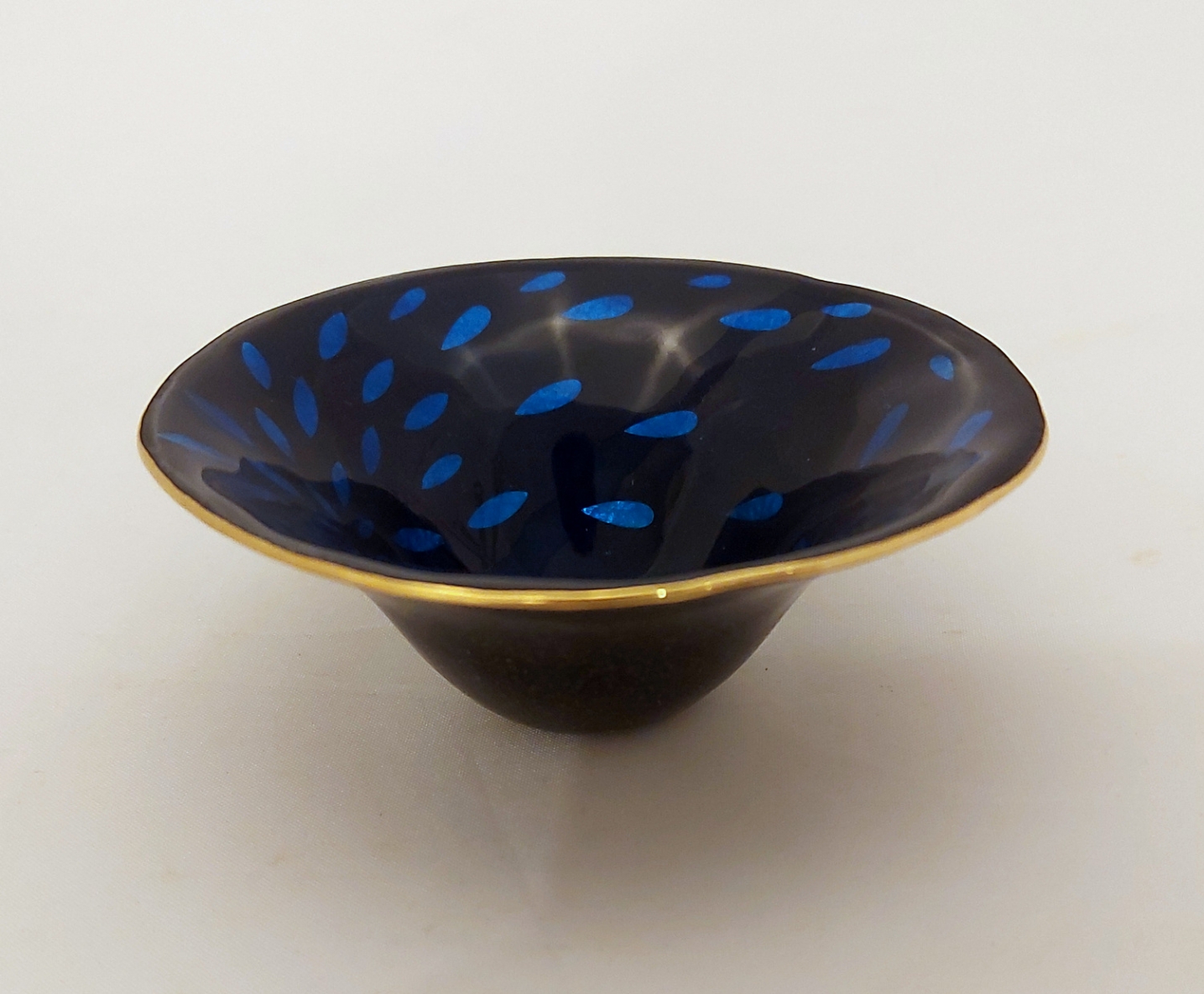 Dish Decorated with Petals, 2017, copper, enamel, h 3.4cm, d 8.7cm
