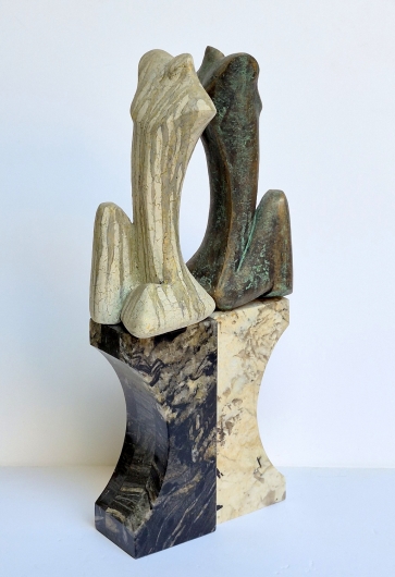 Juoda ir balta, 1996, dažytas šamotas, marmuras, h 43x18,5x10 cm, 2/2