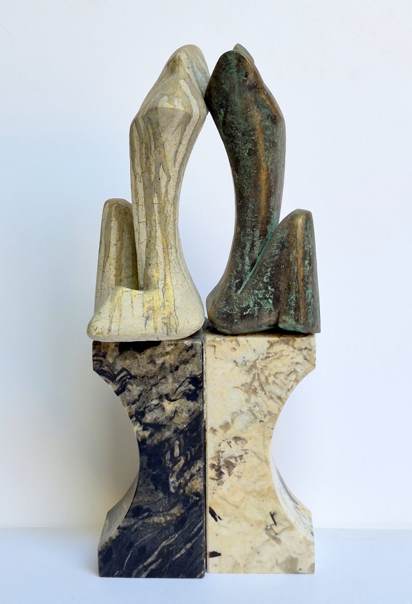 Juoda ir balta, 1996, dažytas šamotas, marmuras, h 43x18,5x10 cm, 2/2