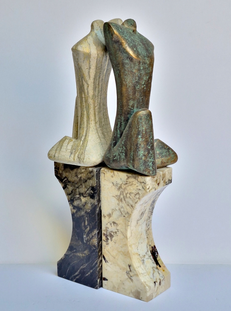 Juoda ir balta, 1996, dažytas šamotas, marmuras, h 43x18,5x10 cm, 2/2
