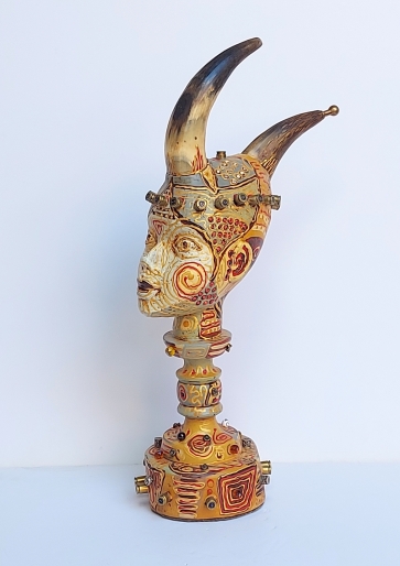 Karalienė, 2018, mišri technika, h 48x14x27 cm, 1/1