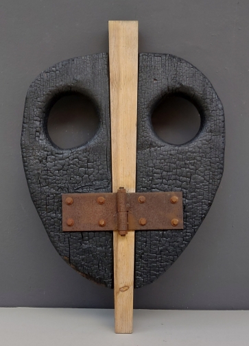 Kaukė, 2022, medis, metalas, h 84x56x7 cm, 1/1