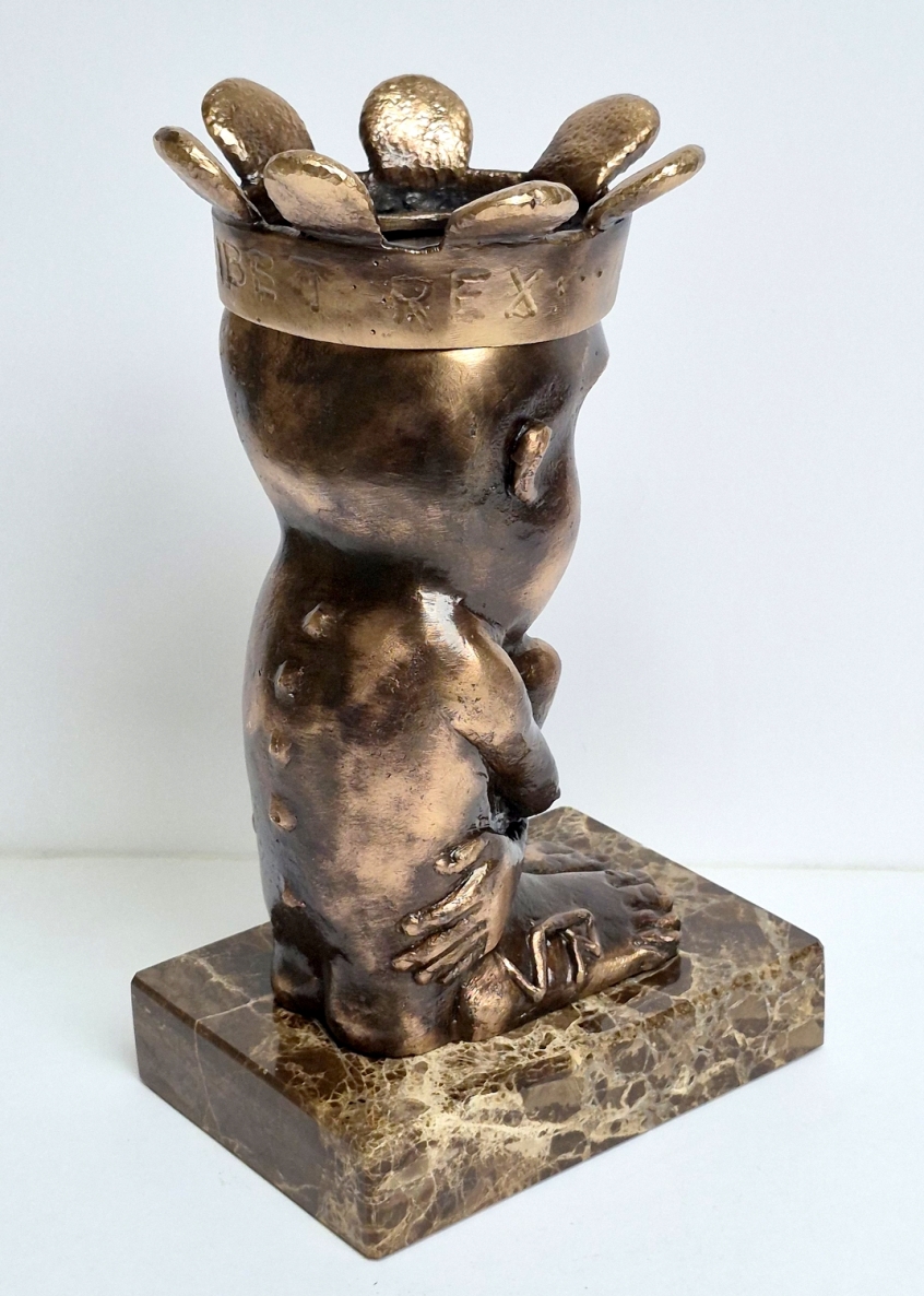 Kiekvienas savo namuose Karalius, 2024 , bronza, h 23,5x11,5x14 cm,  6/12