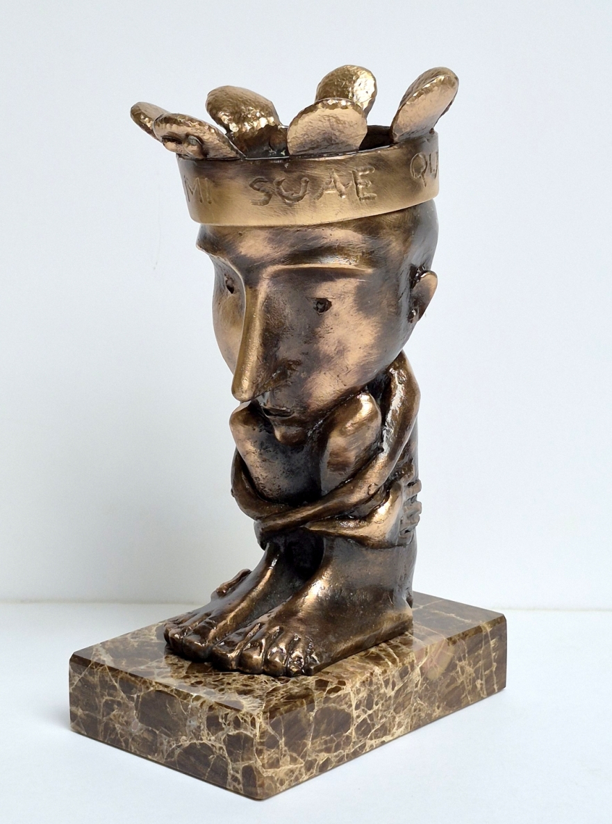 Kiekvienas savo namuose Karalius, 2024 , bronza, h 23,5x11,5x14 cm,  6/12