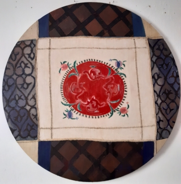 Bernardinų fragmentai, 2020, siuvinėta drobė, aliejus, 96x96 cm