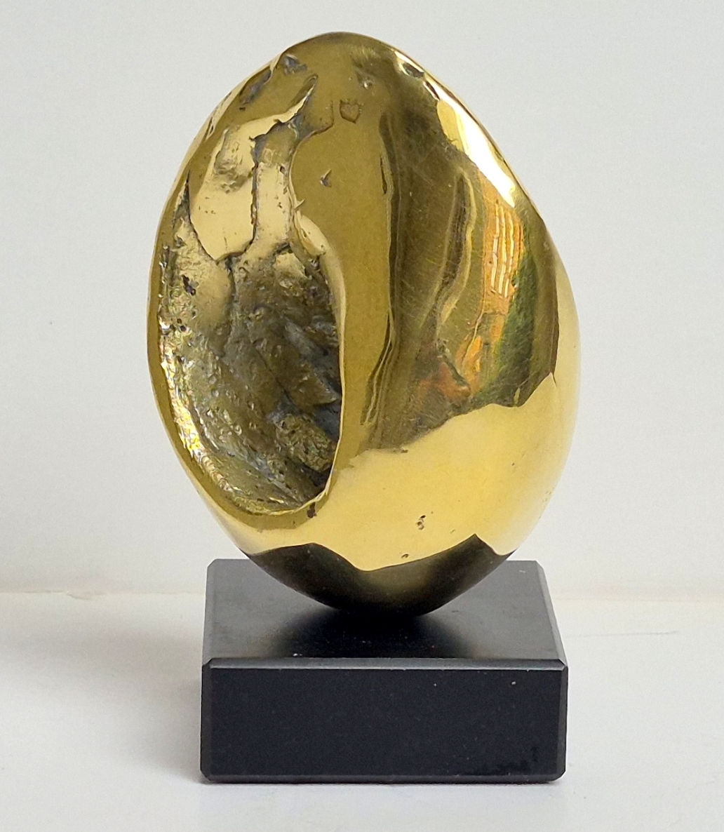 Möbius Strip, 2026, bronze, granite, 10 x 5 x 6.5 cm, 1/3