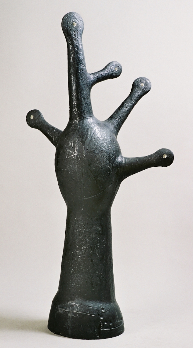 Medis, 2004, akmens masė, oksidai, 165x91x52 cm, 1/1
