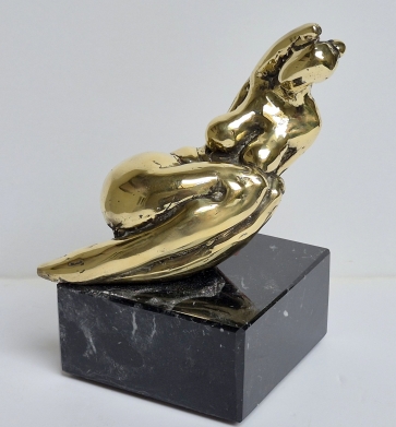 Berry Woman, 2026, bronze, granite, h 21x12x14 cm