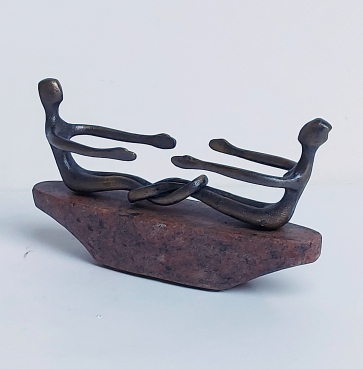 Neišskiriami, 2025, žalvaris, granitas, h 11,5x21x5,5 cm, 1/1