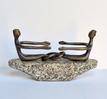 Neišskiriami, 2026, žalvaris, granitas, h 12x21x6 cm, 1/1