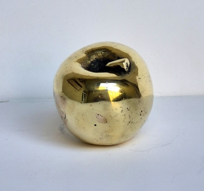 obuolys-2025-bronza-h-7x7x7-cm-5-10-2_1785933119-c1b9a18f5b85249b93ffcd3cc5e0c3f7.jpg