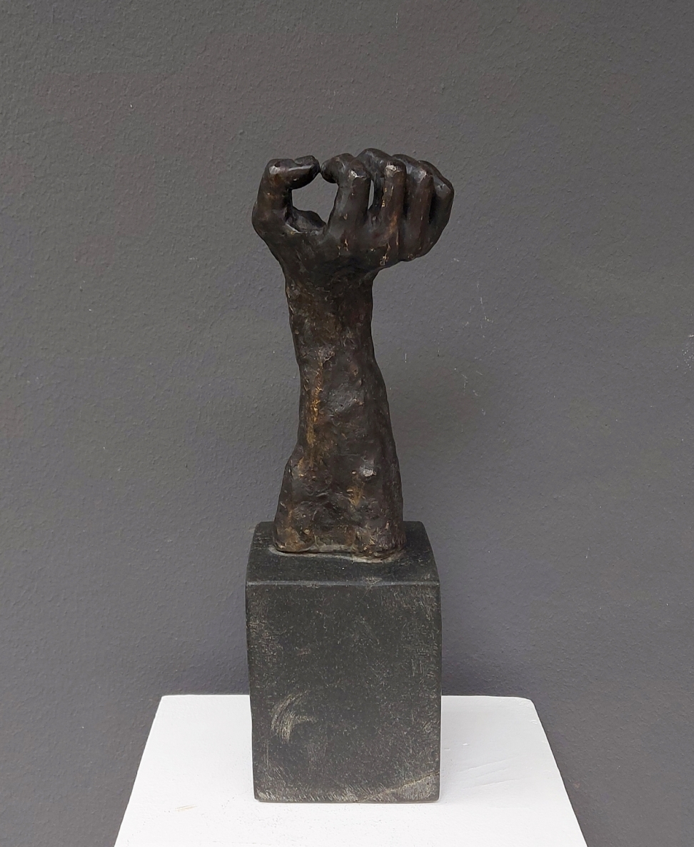 Hand, 2017, bronze, h 36x10x10 cm, 2/14