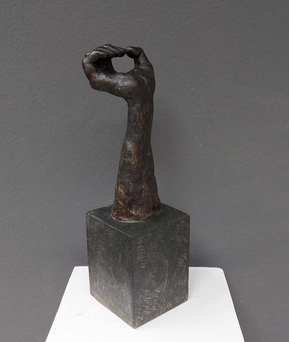 Hand, 2017, bronze, h 36x10x10 cm, 2/14