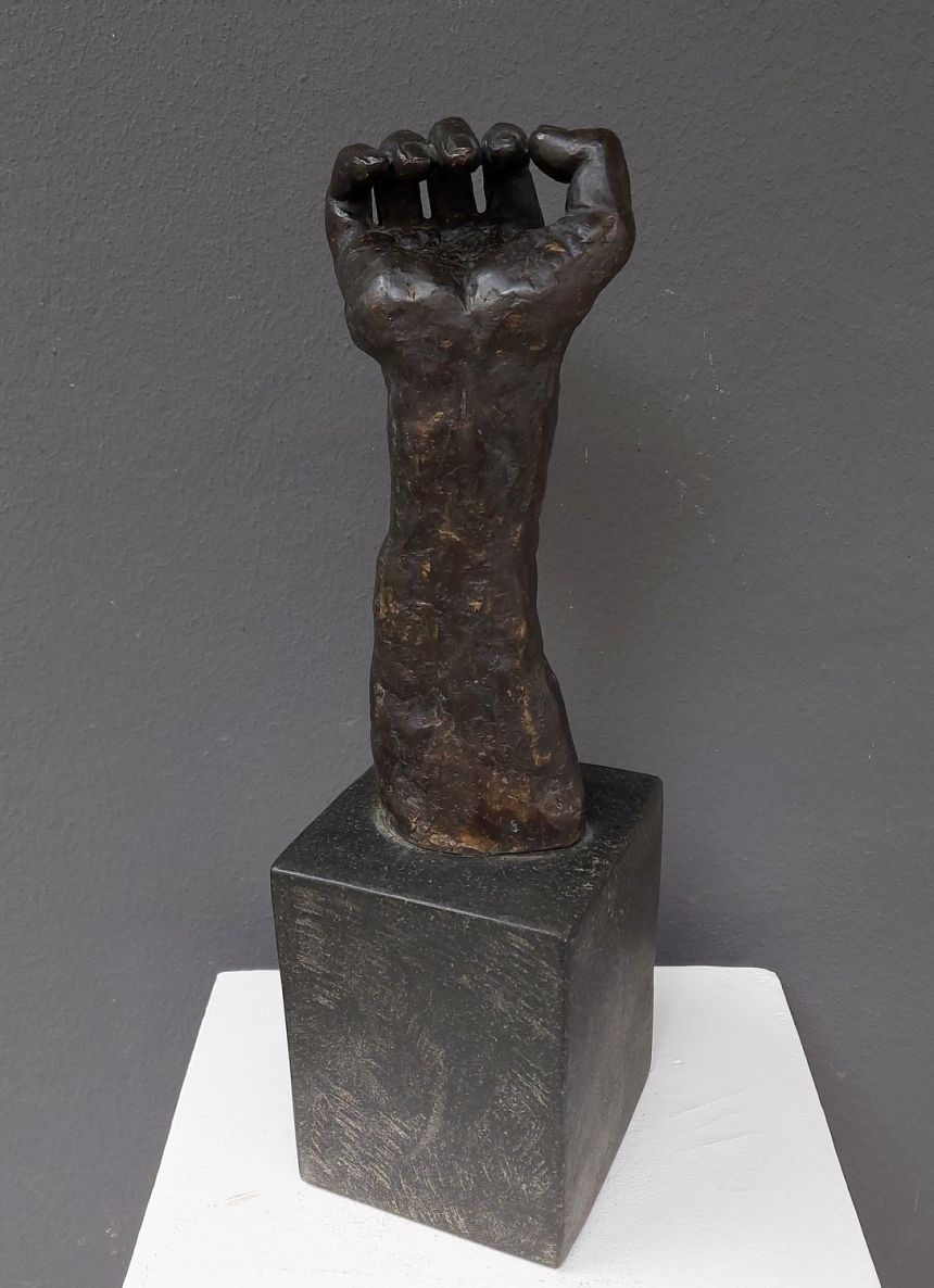 Hand, 2017, bronze, h 36x10x10 cm, 2/14