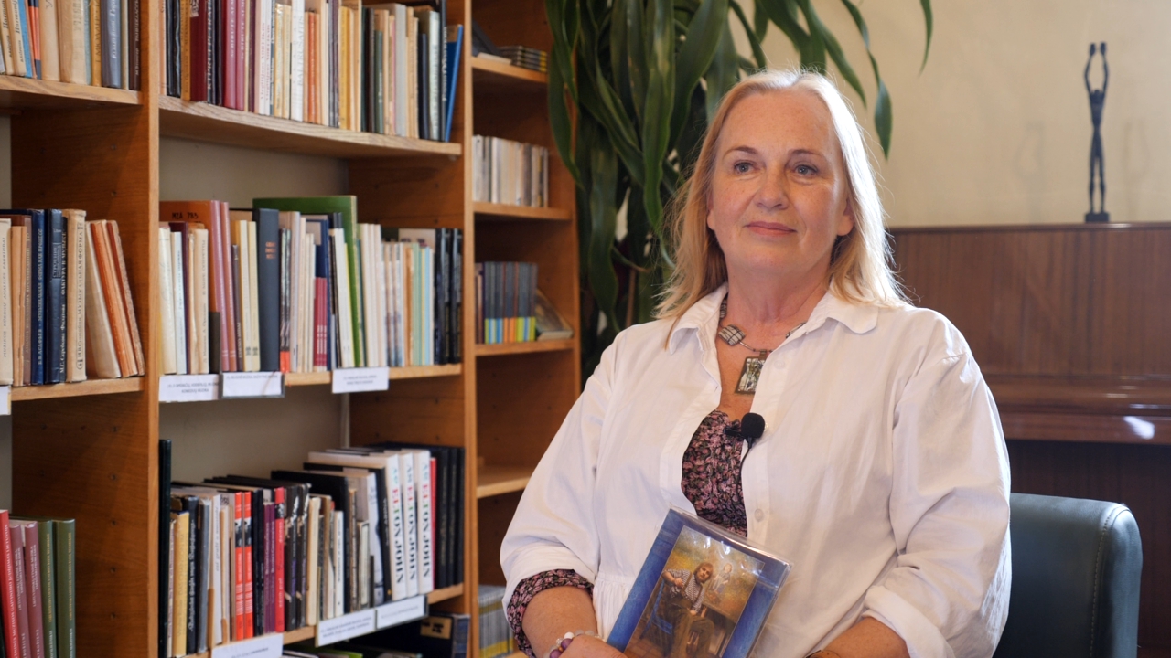 Dailėtyrininkė Rimantė Tamoliūnienė. Interviu stop kadras. Filmavo Rolandas Karalius.