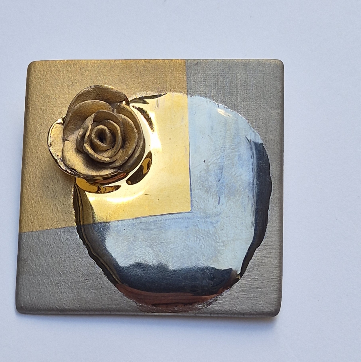 Sagė Gėlė Tau, kietasis Limožo porcelianas, auksavimas, h 5,1x5,2x1,1 cm, 1/1