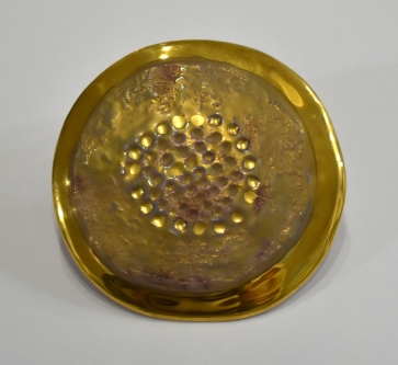 Segė, kietasis Limožo porcelianas, auksavimas, D 57 mm