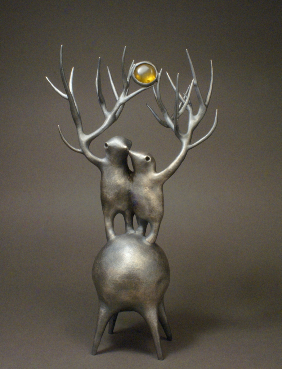 Šviesios mintys II, 2024, bronza, sidabravimas, gintaras su inkliuzu, h 22 cm, 1/1