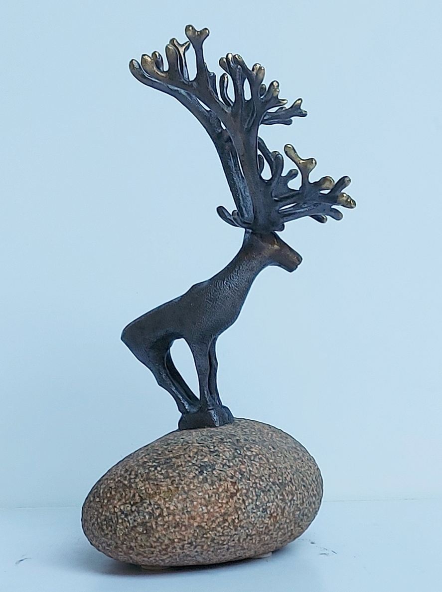 Leader, 2025, brass, stone, h 22x12,5x12 cm, 1/1