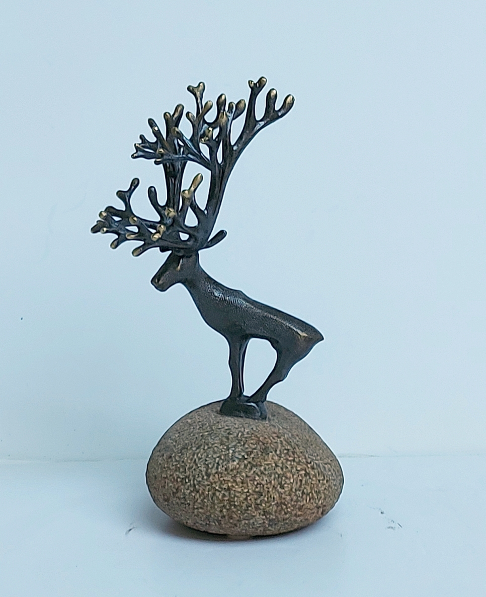 Leader, 2025, brass, stone, h 22x12,5x12 cm, 1/1