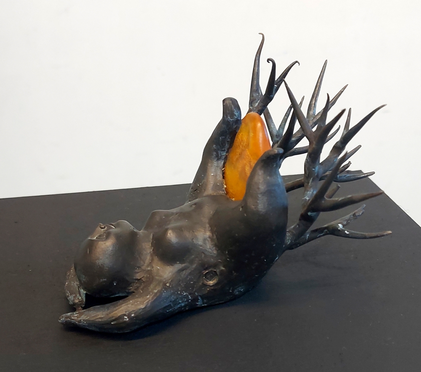 Vakarop, 2024, bronza, gintaras, h 12,5 cm, 1/1