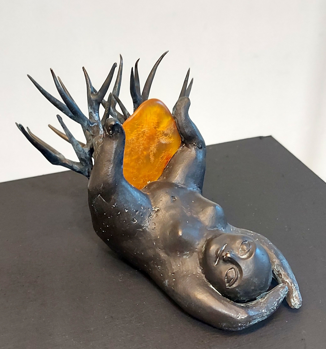 Vakarop, 2024, bronza, gintaras, h 12,5 cm, 1/1