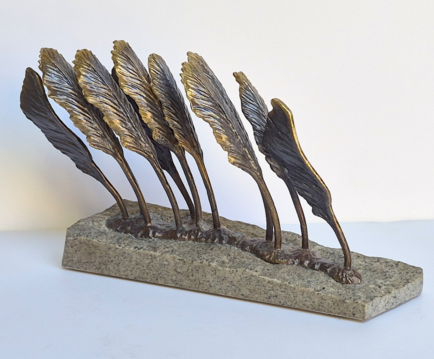 Vėjas, 2024, žalvaris, granitas, h14,5x26x6 cm, 1/1