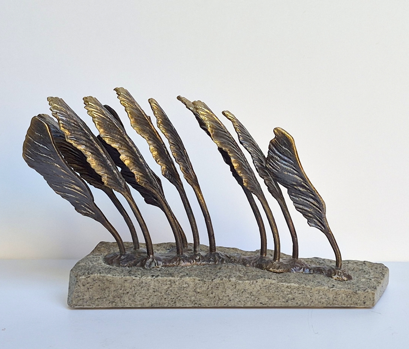 Vėjas, 2024, žalvaris, granitas, h14,5x26x6 cm, 1/1