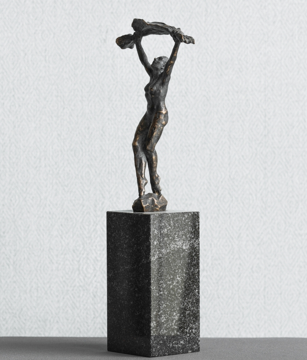 Venera, 2019, bronza, granitas, 40x13x10 cm  3/14
